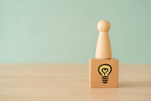 آموزش کامل بازاریابی آنلاین: چکیده ۱۲ تجربه کلیدی از نی‌نی‌سایت، همراه با پاسخ به سوالات متداول و جدول کاربردی